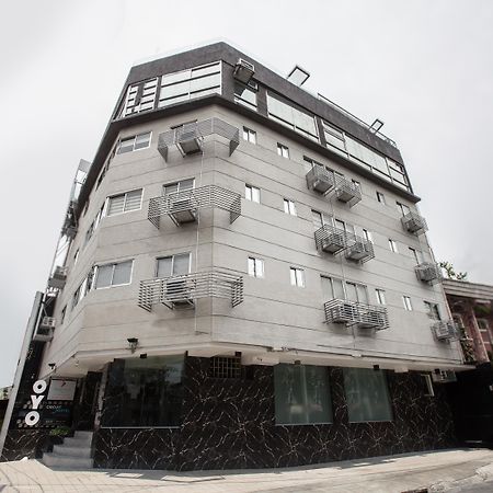 Circuit Hostel Makati City Екстериор снимка