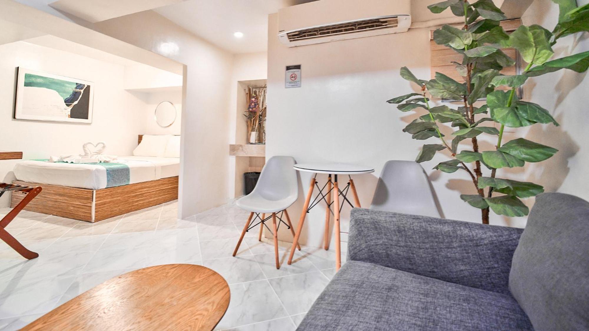 Circuit Hostel Makati City Екстериор снимка