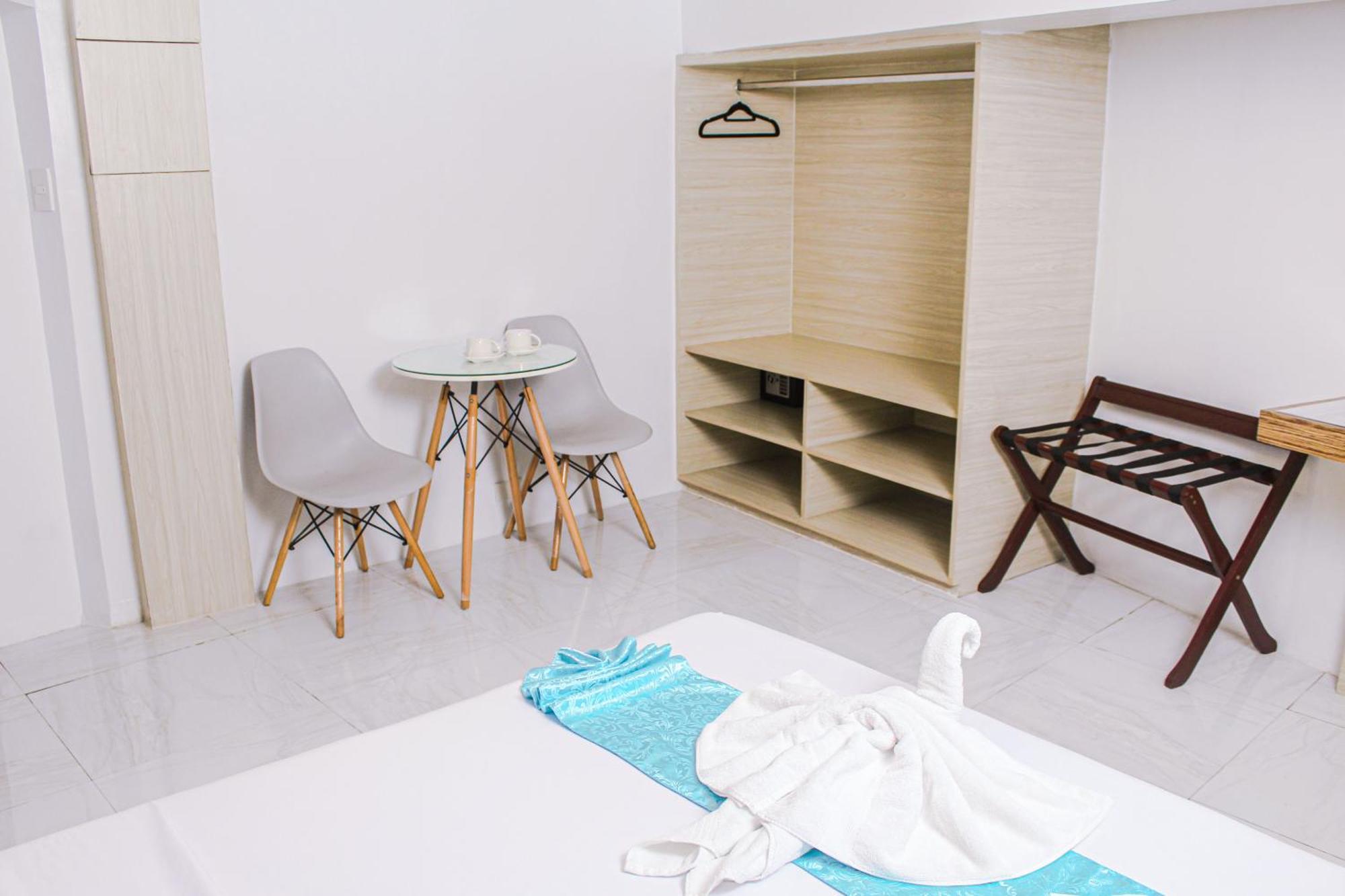 Circuit Hostel Makati City Екстериор снимка