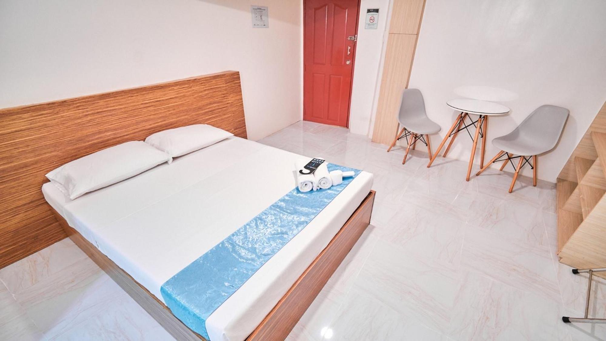Circuit Hostel Makati City Екстериор снимка