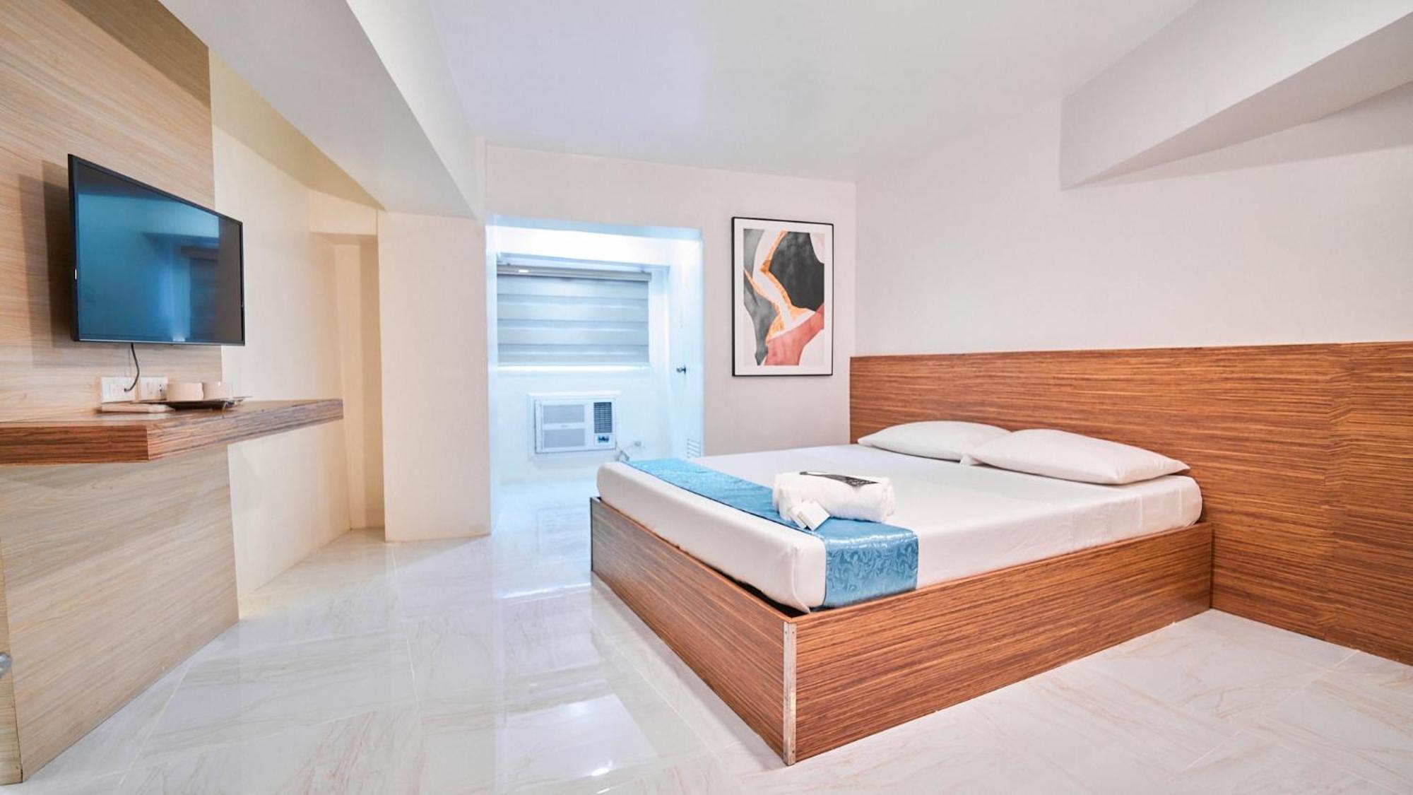 Circuit Hostel Makati City Екстериор снимка
