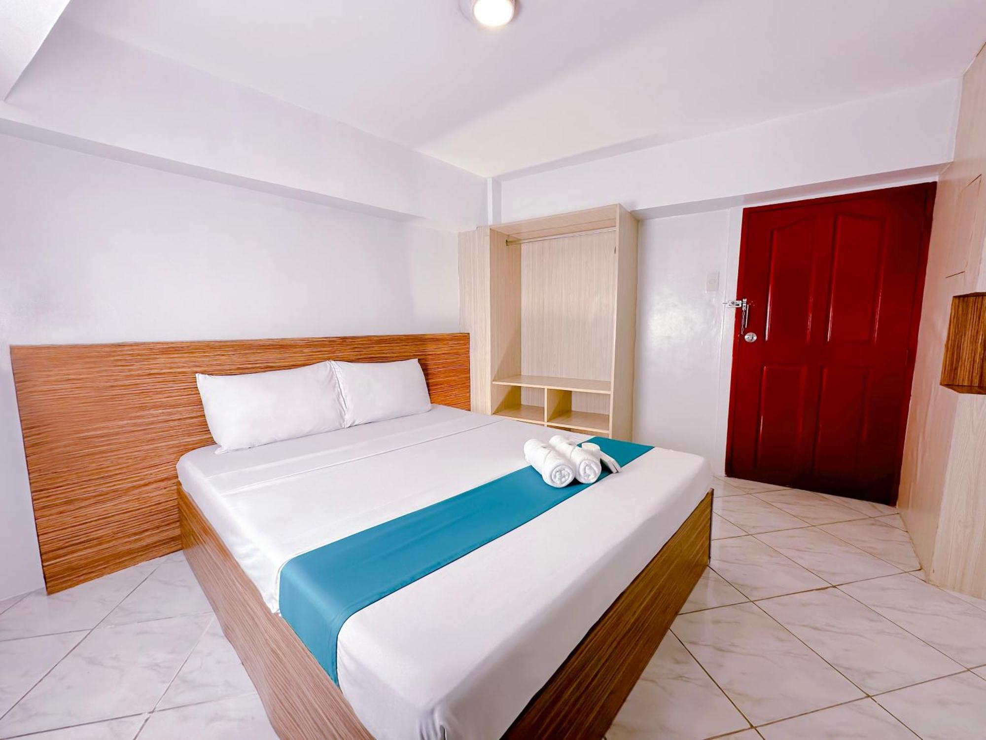 Circuit Hostel Makati City Екстериор снимка