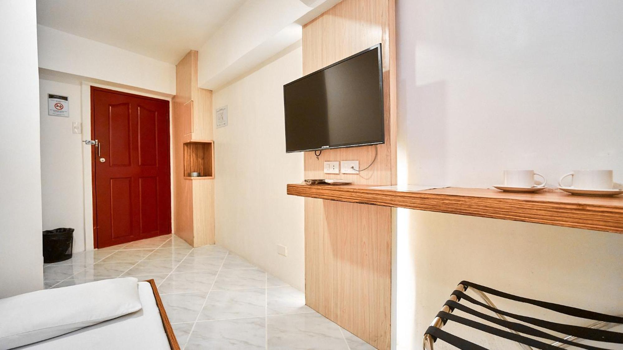 Circuit Hostel Makati City Екстериор снимка