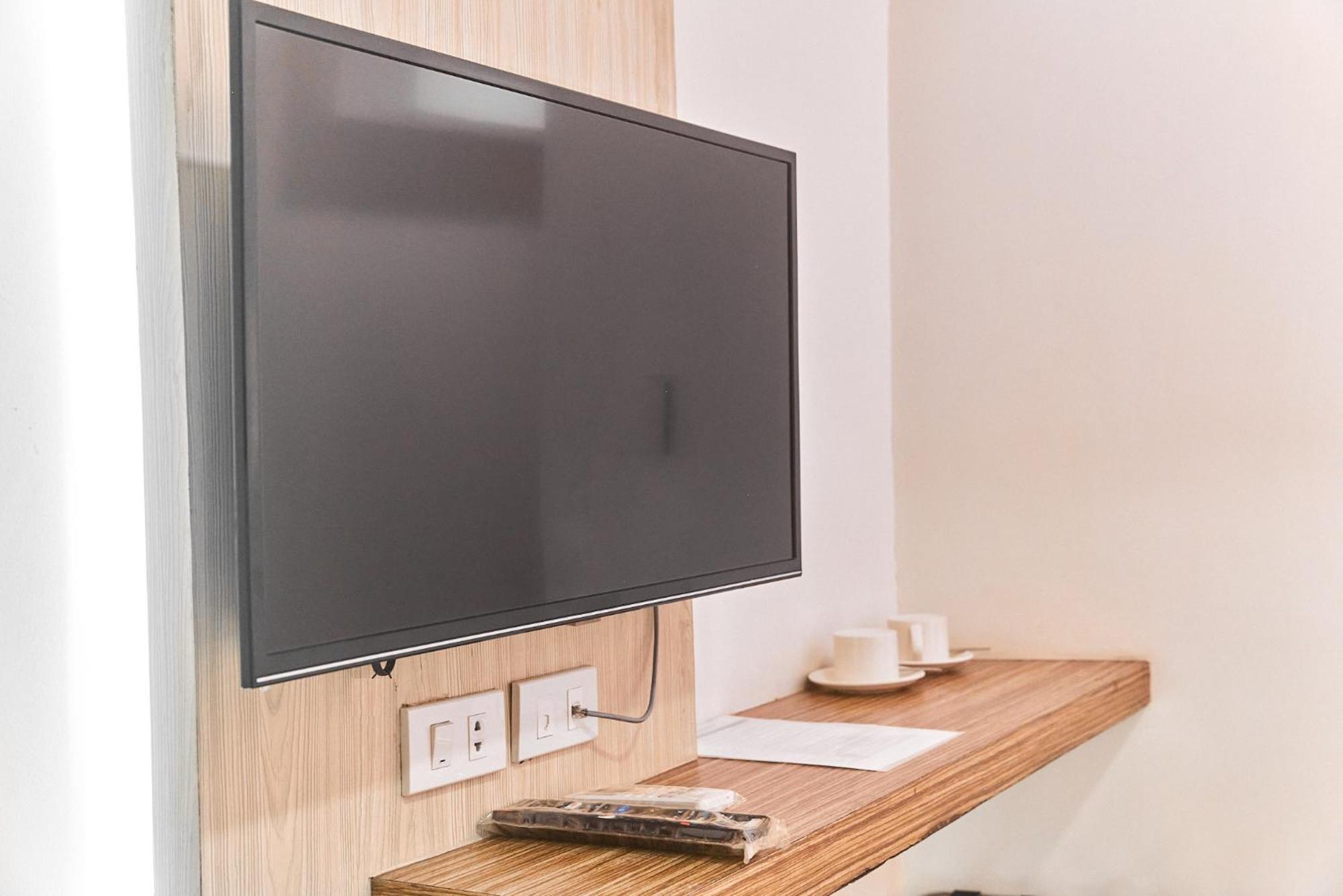 Circuit Hostel Makati City Екстериор снимка