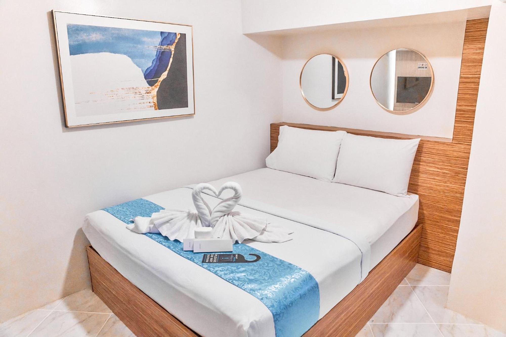 Circuit Hostel Makati City Екстериор снимка