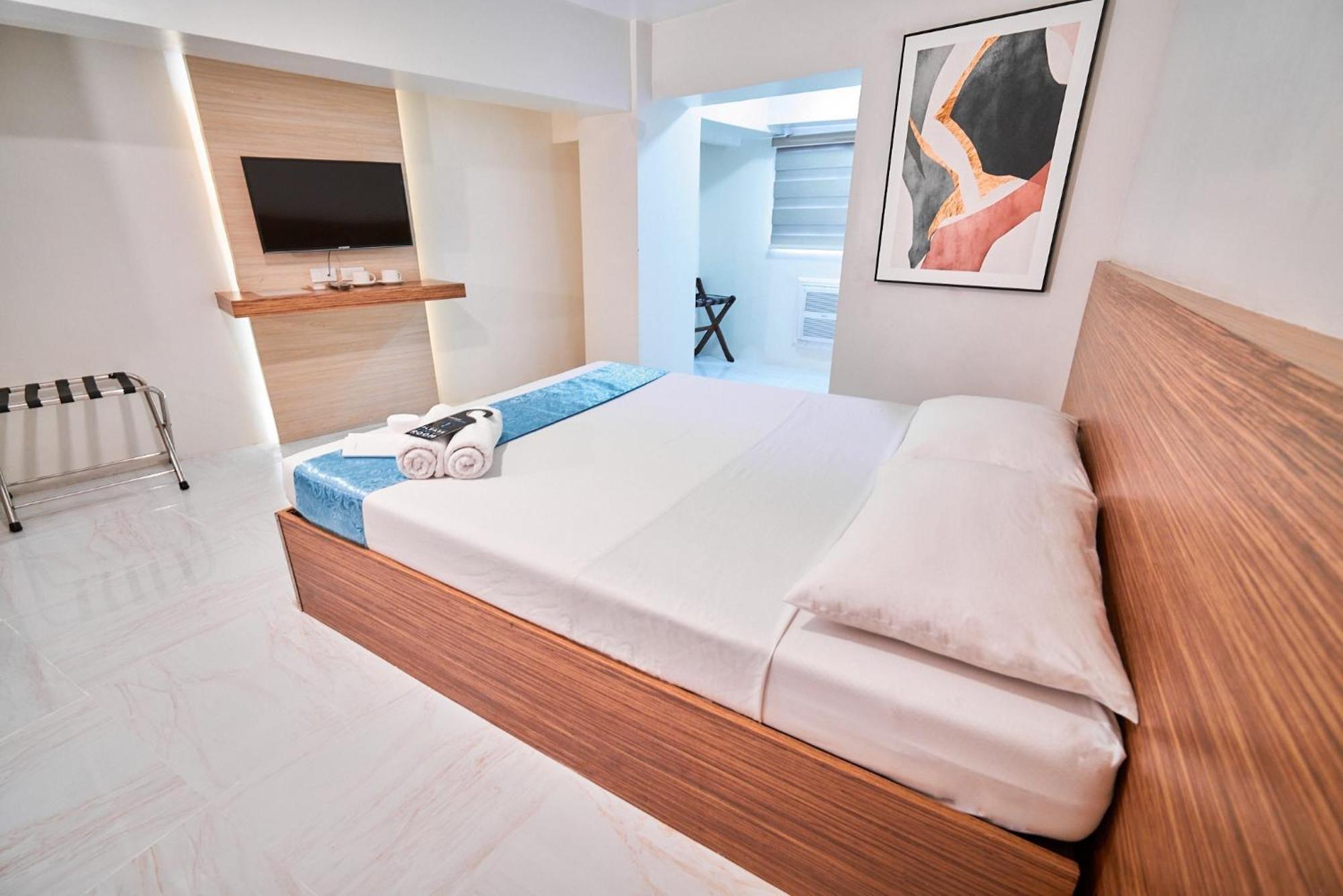 Circuit Hostel Makati City Екстериор снимка