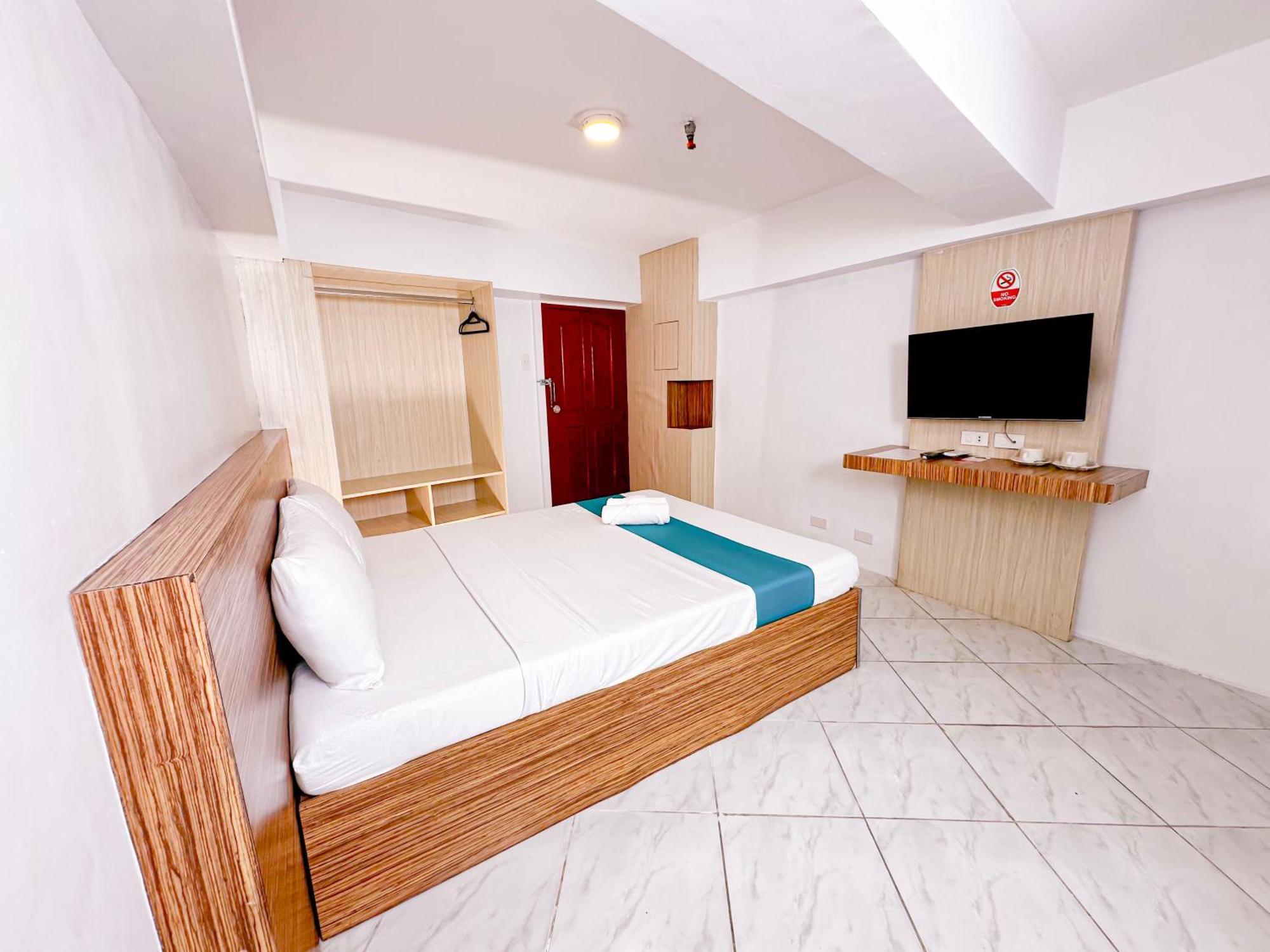 Circuit Hostel Makati City Екстериор снимка