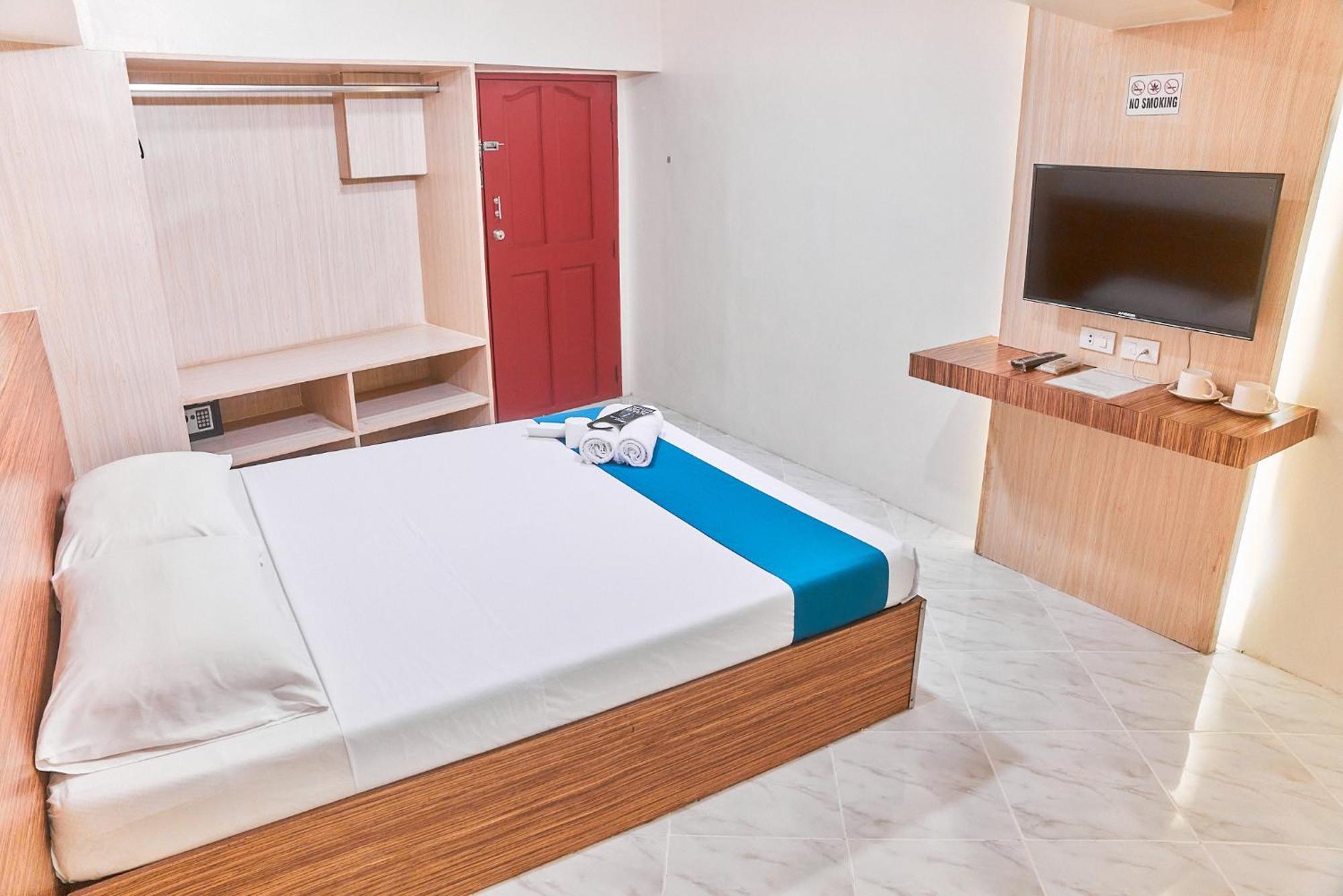 Circuit Hostel Makati City Екстериор снимка