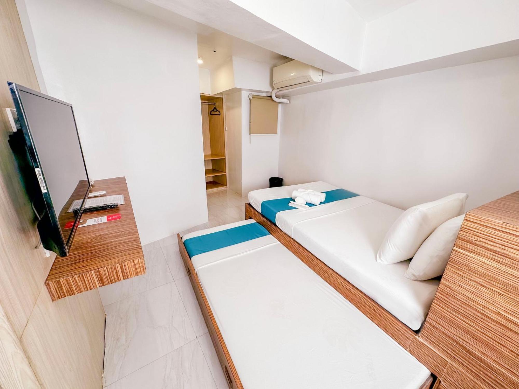 Circuit Hostel Makati City Екстериор снимка